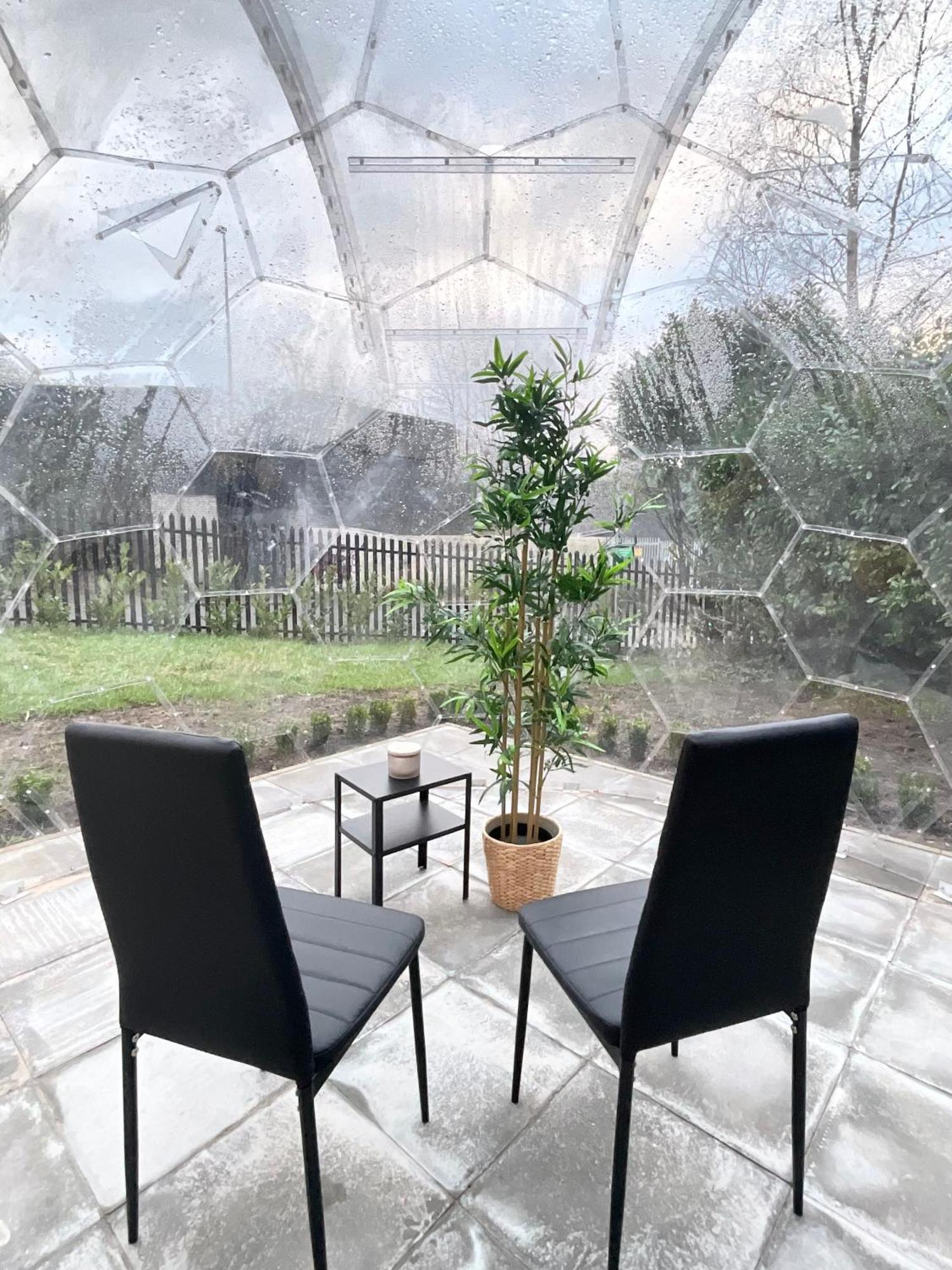 Private Garden Apartment With Geodome Манчестер Екстер'єр фото