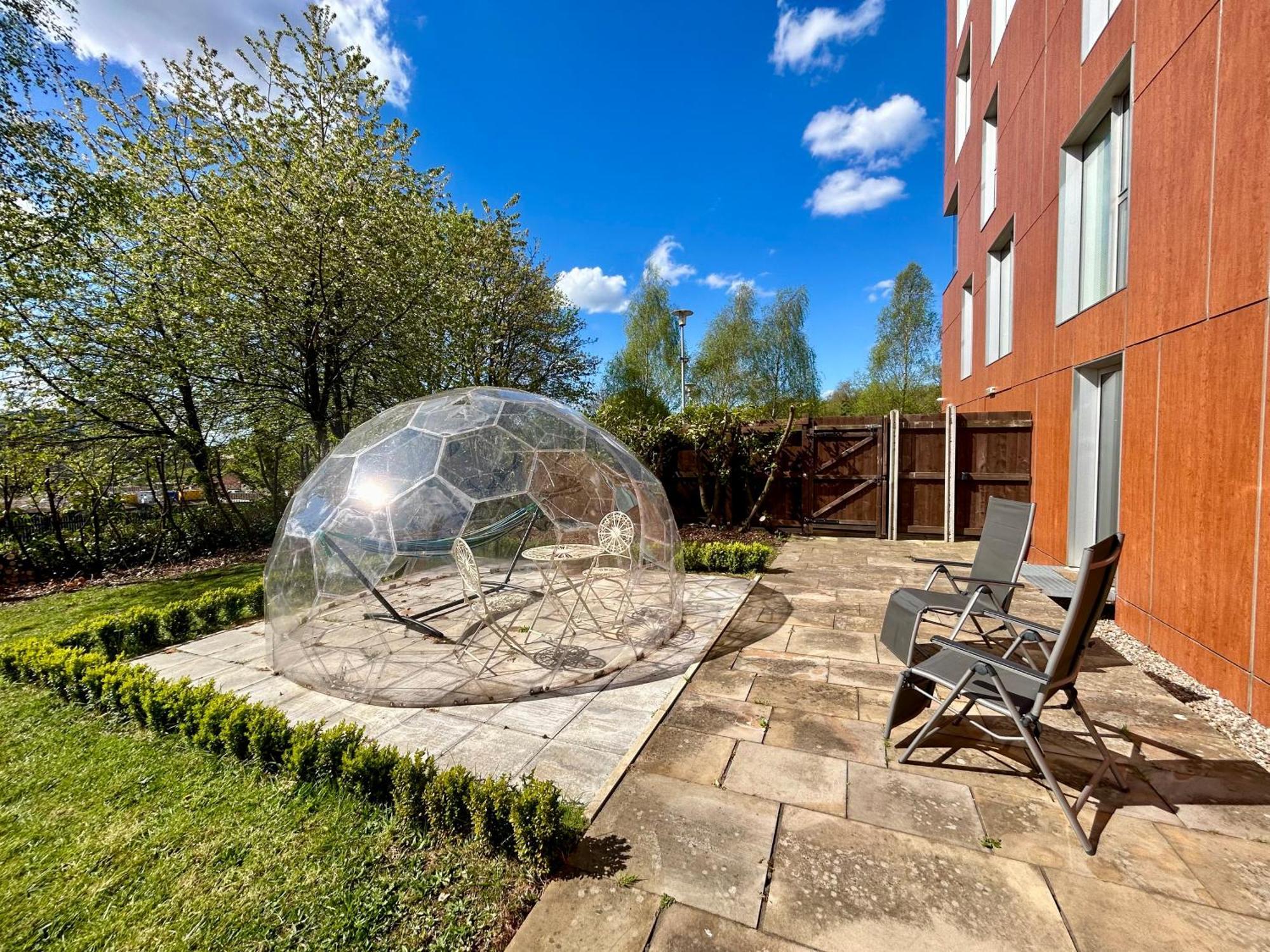 Private Garden Apartment With Geodome Манчестер Екстер'єр фото